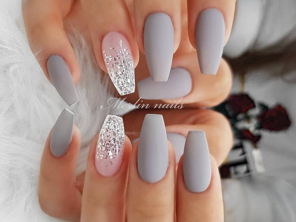 Grey wedding nails with light pink accents and glitter painted artwork.
